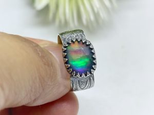 Anillo Evejecido Opalo Boreal.