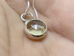 Mini colgante Cuarzo Citrino.